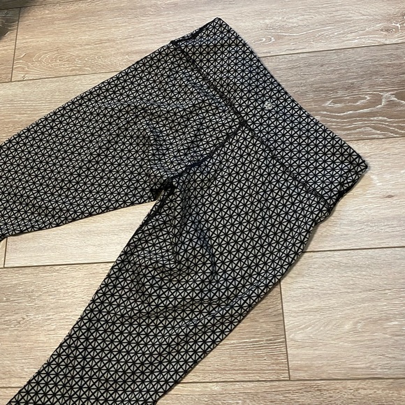 LULULEMON FULL LENGTH YOGA PANTS🌙 - Picture 2 of 14